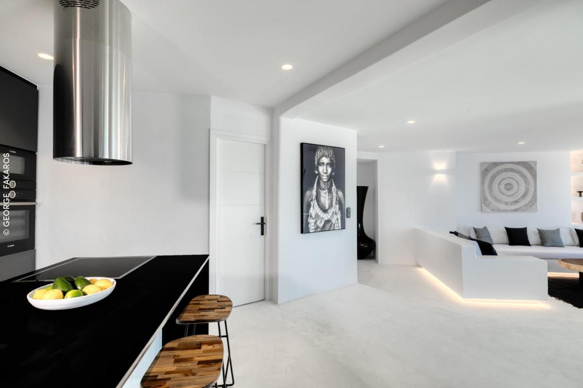Psarou Black Villa