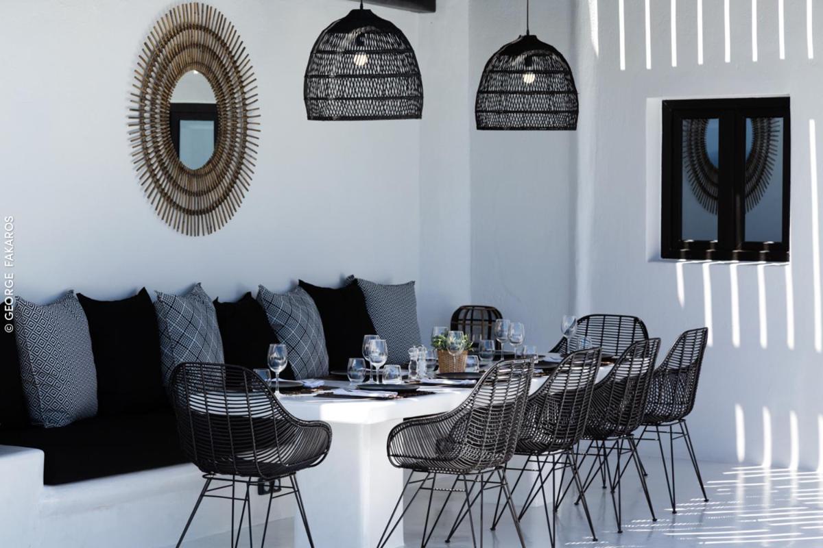 Psarou Black * Mykonos Town