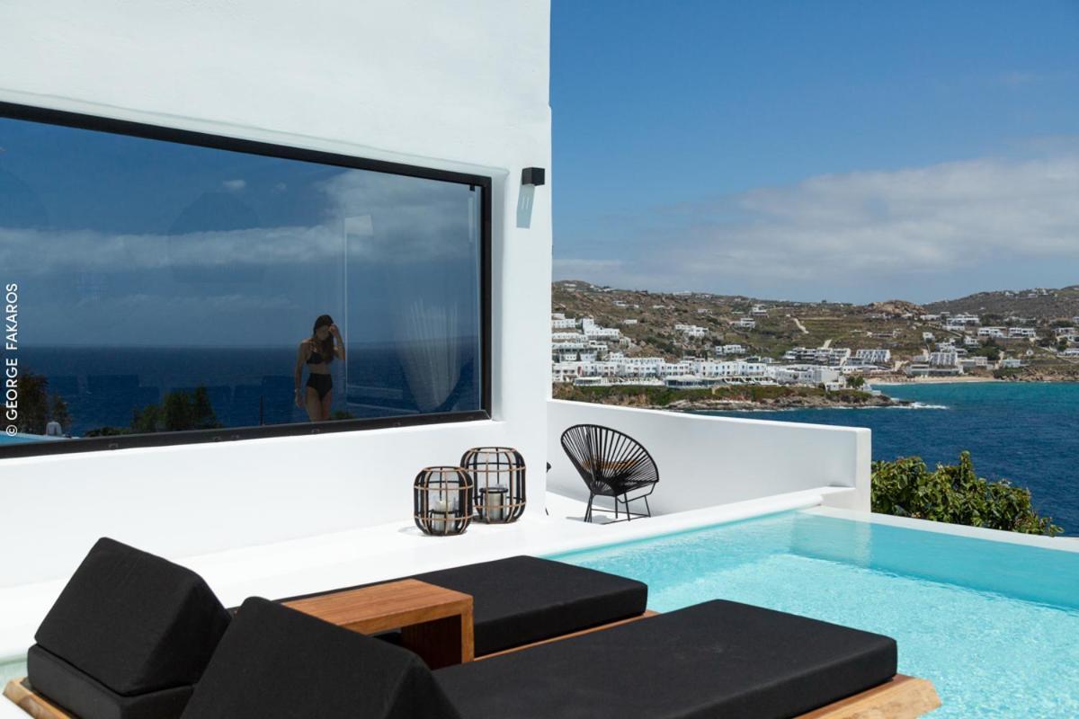 Psarou Black Villa *