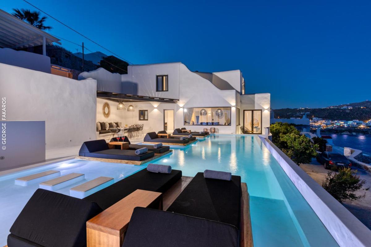 Villa Psarou Black *