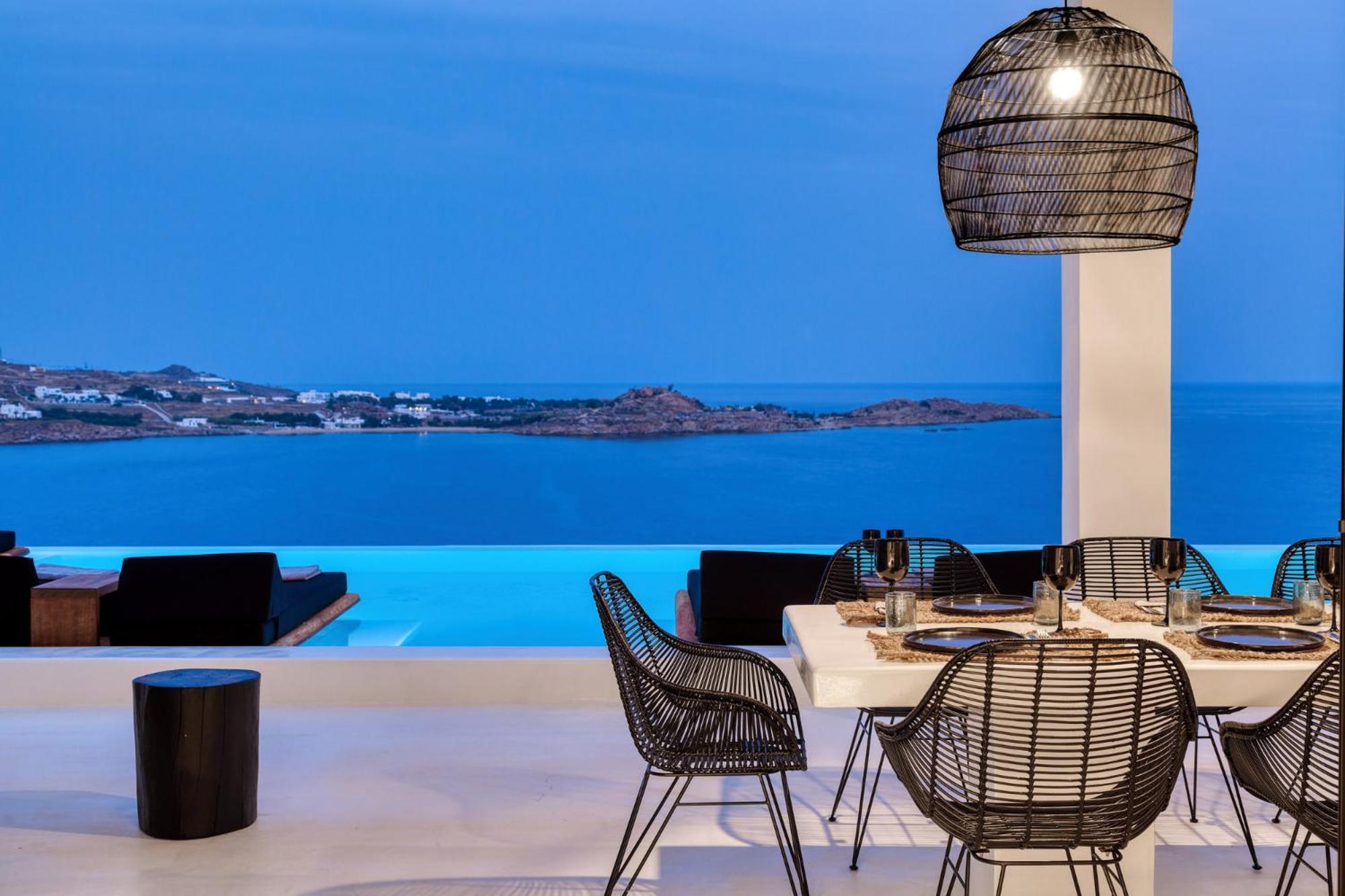 Psarou Black * Mykonos Town
