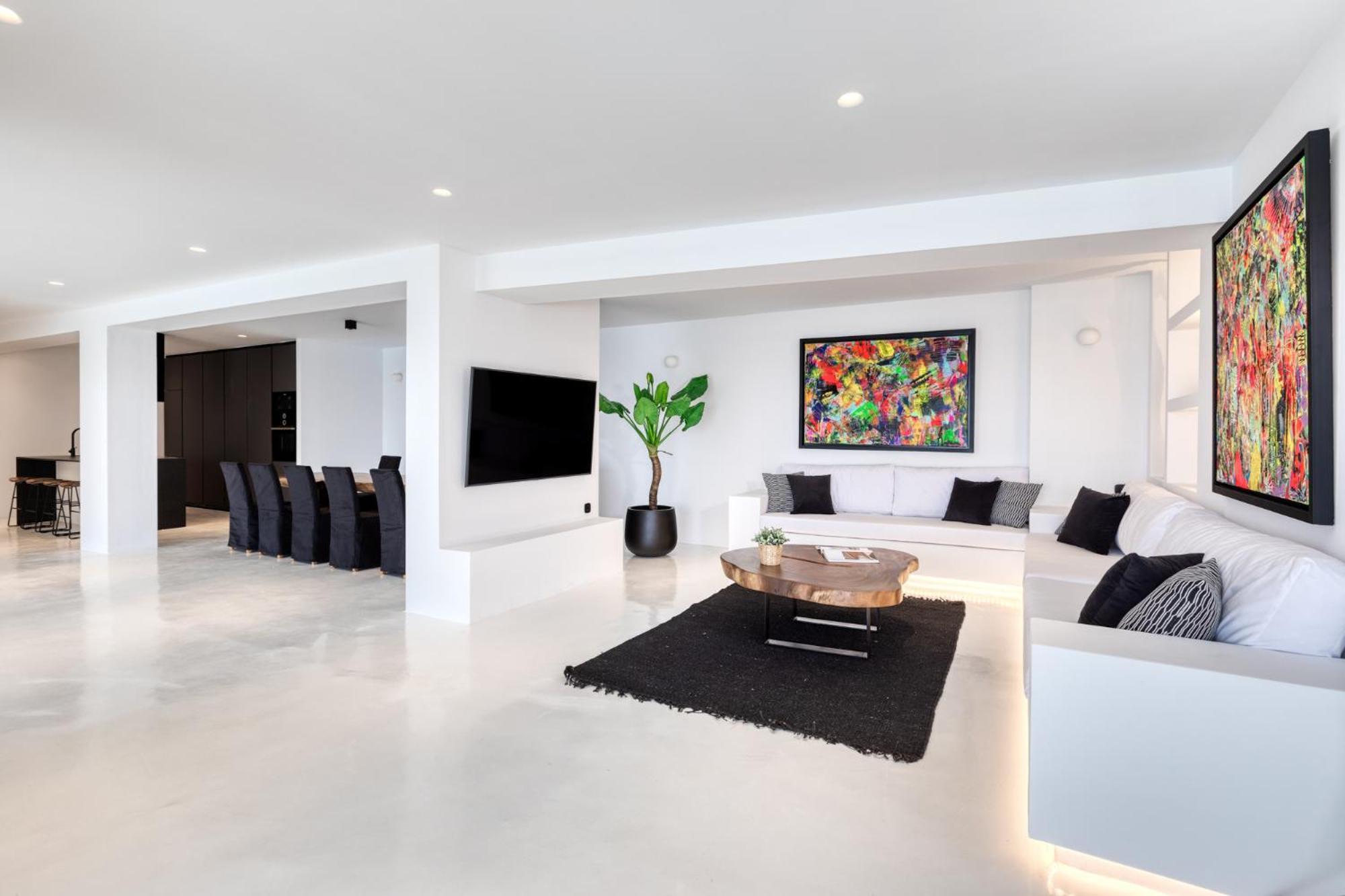 Psarou Black Villa *