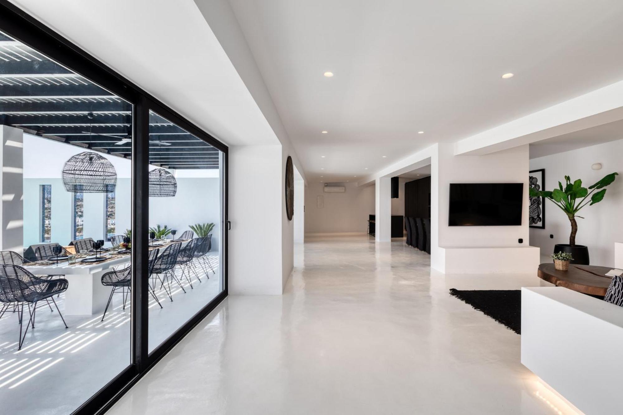 Psarou Black Villa